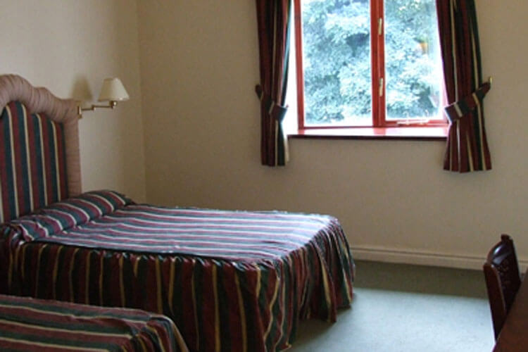 Ravensdene Lodge Hotel - Image 1 - UK Tourism Online
