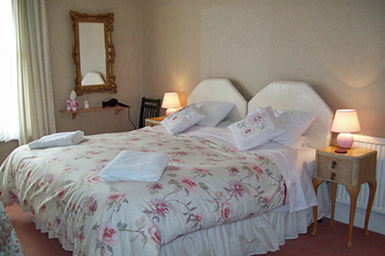 Shenley Lodge - Image 2 - UK Tourism Online