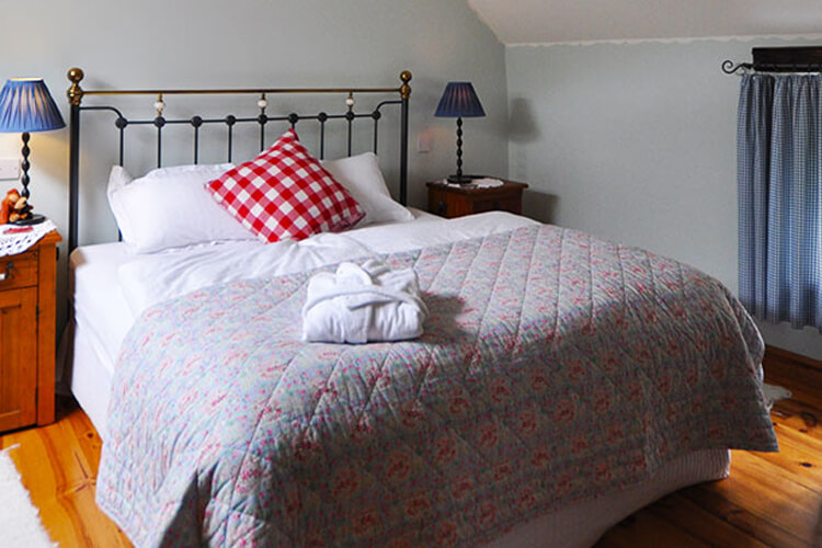 Armidale Cottages Bed & Breakfast - Image 2 - UK Tourism Online
