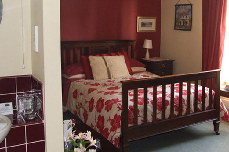 Bridge House Bed & Breakfast - Image 1 - UK Tourism Online