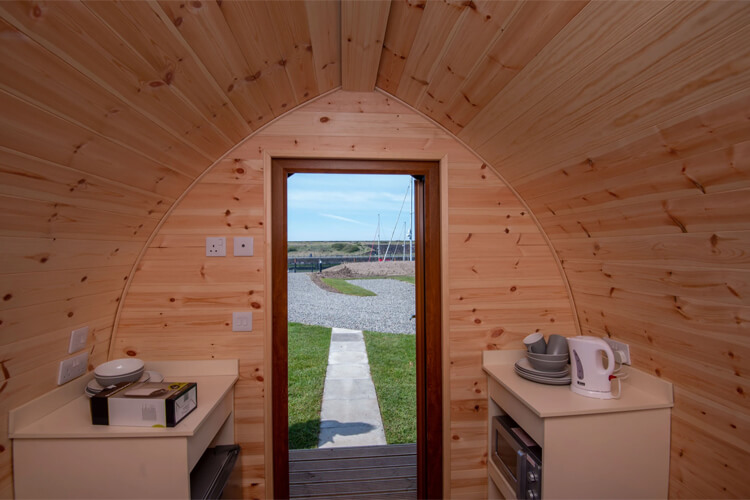 Harbourside Caravan Park - Image 3 - UK Tourism Online