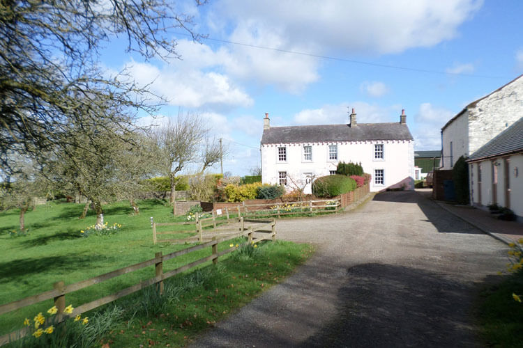 Hullerbank Farmhouse - Image 1 - UK Tourism Online