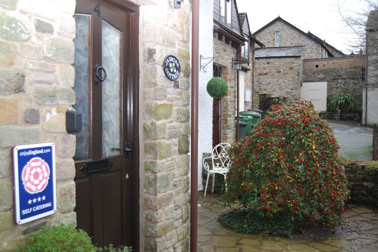 Jasmine Cottage Lake Holiday Cottages - Image 5 - UK Tourism Online