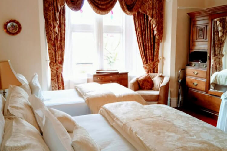 Langleigh Guest House  - Image 1 - UK Tourism Online