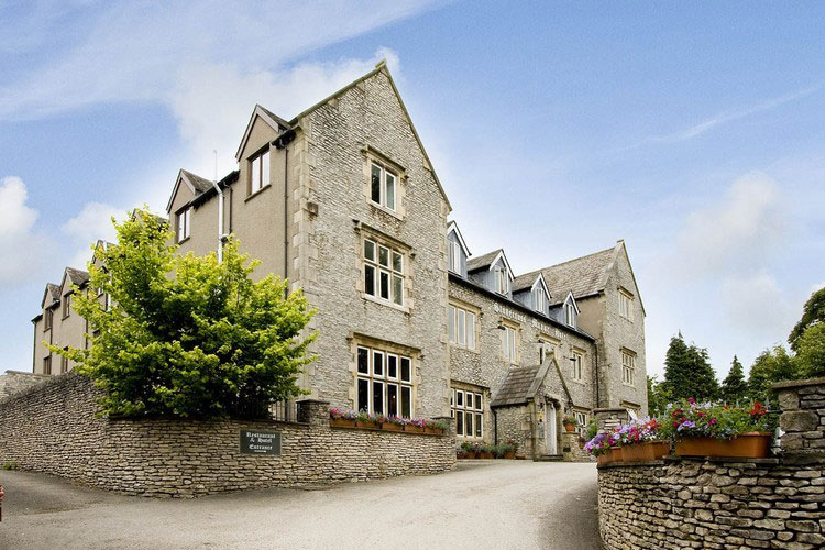 Stonecross Manor Hotel - Image 1 - UK Tourism Online