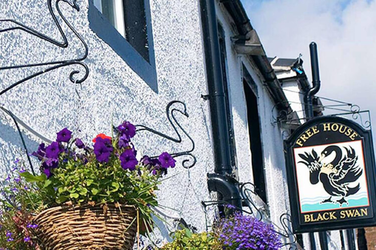 The Black Swan Inn - Image 1 - UK Tourism Online