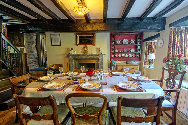 The Old Farmhouse - Image 3 - UK Tourism Online