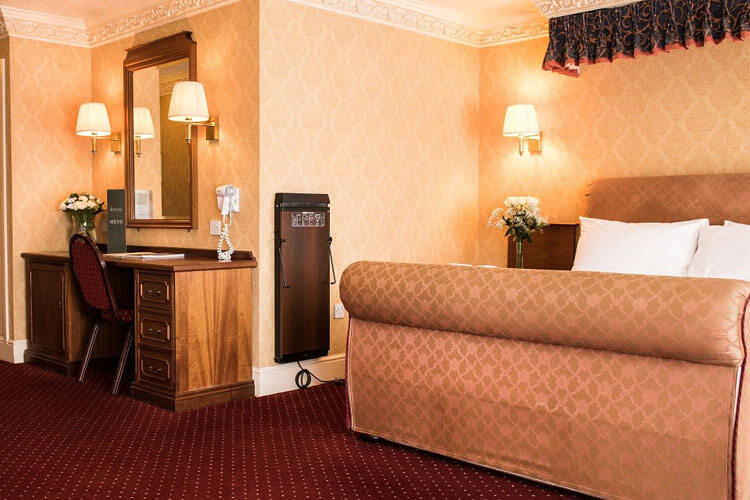 Bredbury Hall Hotel And Club - Image 2 - UK Tourism Online