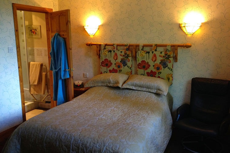 Hollingworth Lake Bed and Breakfast - Image 3 - UK Tourism Online