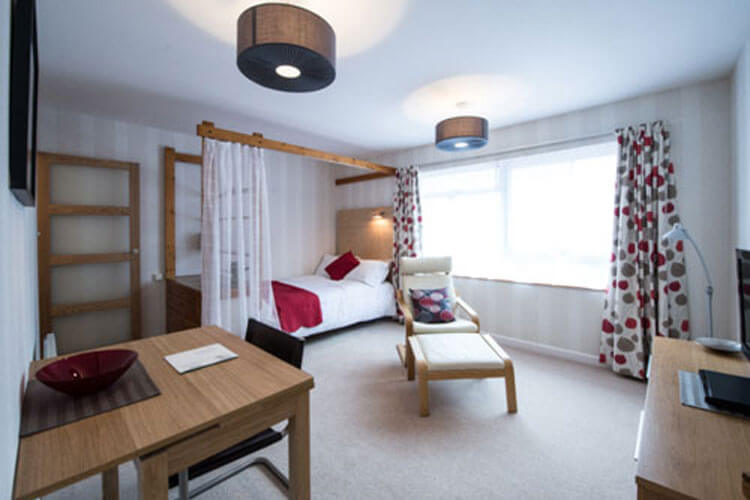 Oakfield Court Apartment Hotel - Image 1 - UK Tourism Online