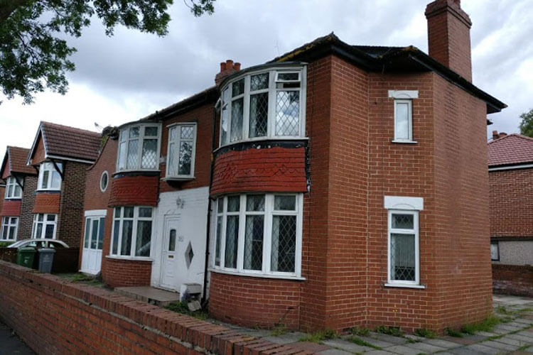 Old Trafford Guest House - Image 1 - UK Tourism Online