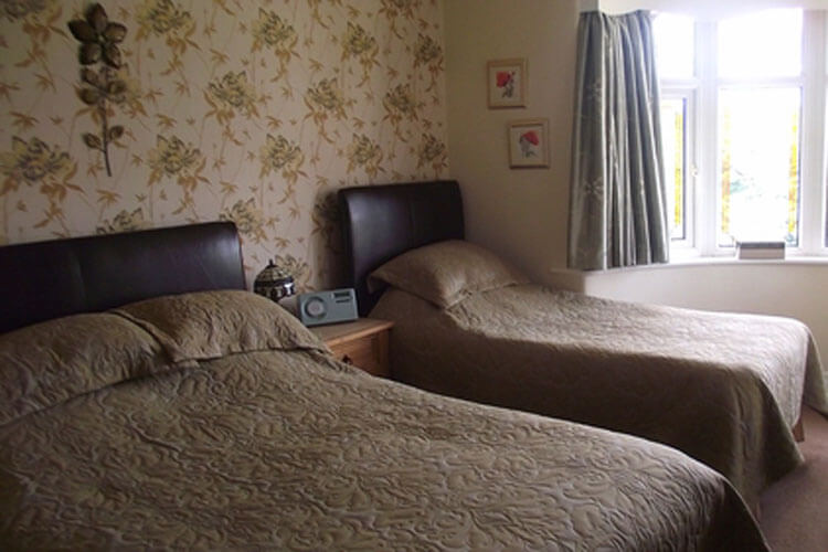 Hollingworth Lake Bed and Breakfast slide 2