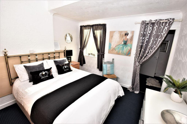 Bridle Lodge Apartments - Image 1 - UK Tourism Online