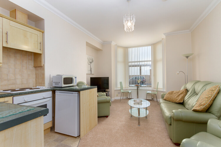 Garlands Holiday Apartment - Image 4 - UK Tourism Online