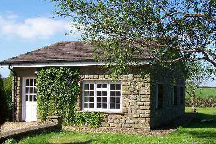 Locka Old Hall Cottage - Image 1 - UK Tourism Online