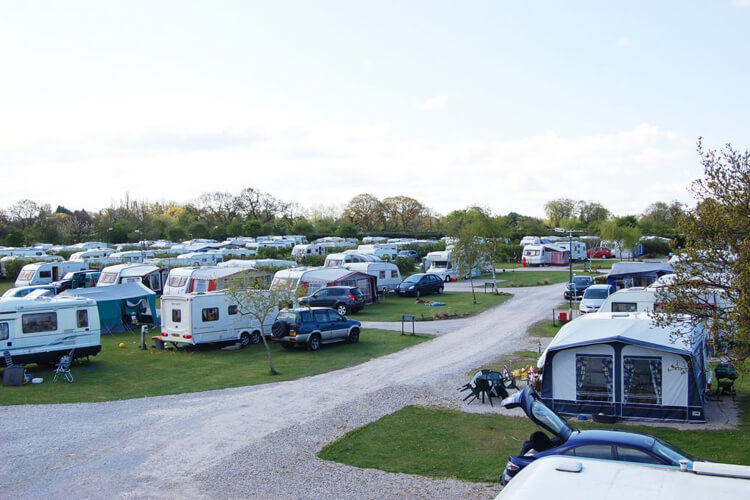 Royal Umpire Caravan Park - Image 2 - UK Tourism Online