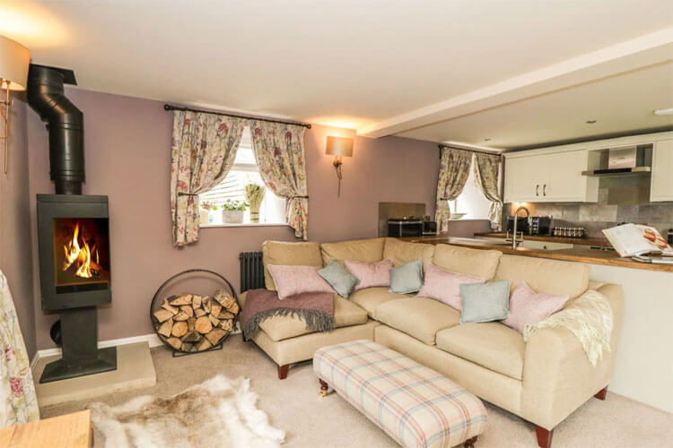 Shawclough Barn - Image 2 - UK Tourism Online