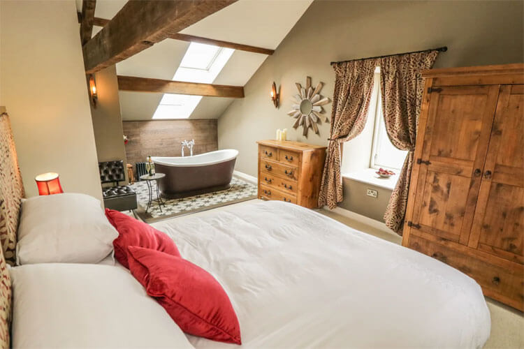 Shawclough Barn - Image 3 - UK Tourism Online