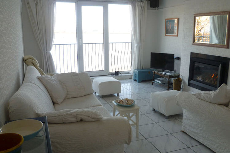 Wirral Holiday Apartment - Image 2 - UK Tourism Online