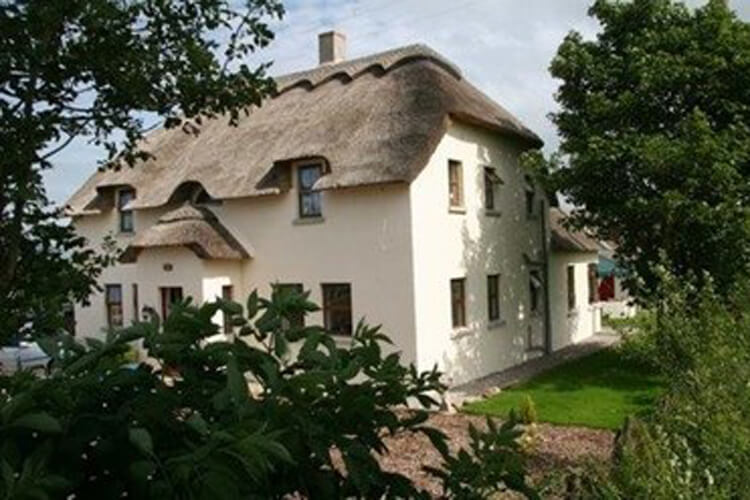 Bushmills Thatched Cottage - Image 1 - UK Tourism Online