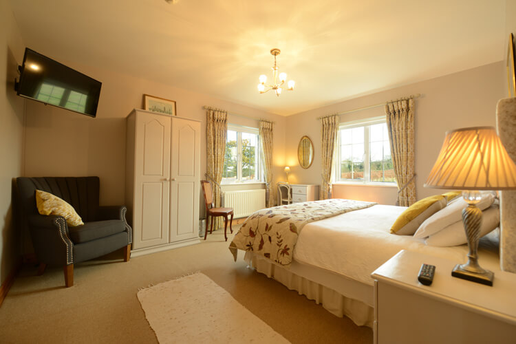 Oakfield Bed and Breakfast - Image 1 - UK Tourism Online