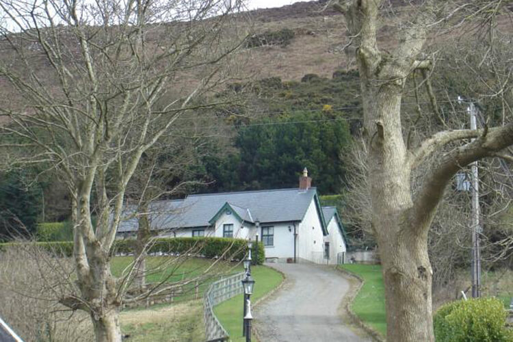 Yew Wood Cottage - Image 1 - UK Tourism Online