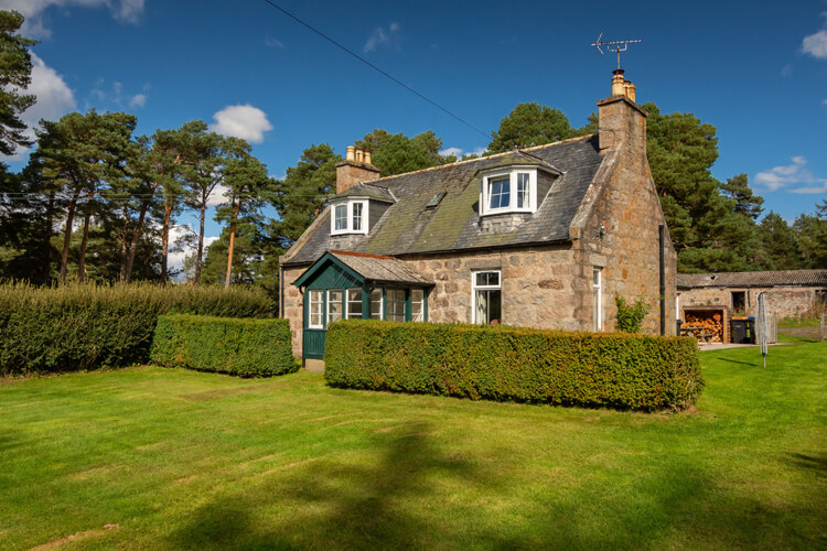 Royal Deeside Holiday Cottages - Image 1 - UK Tourism Online