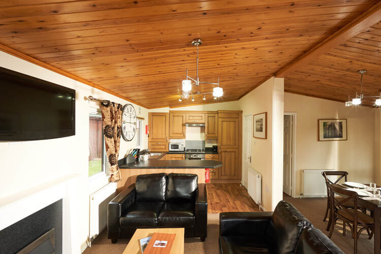 Loch Kinord Hotel and Lodges  - Image 2 - UK Tourism Online