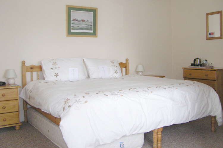 Ayen Cottage - Image 4 - UK Tourism Online