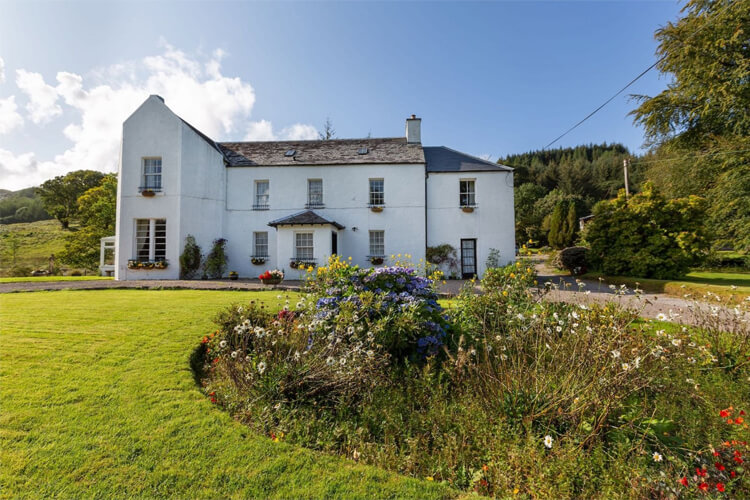 Killean Farmhouse B & B and Cottages - Image 1 - UK Tourism Online