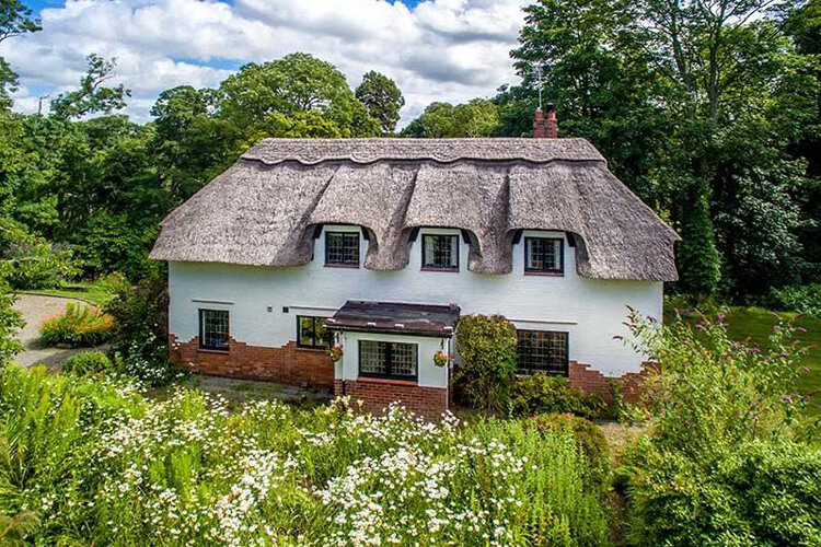 Doonbank Cottage Bothy - Image 1 - UK Tourism Online