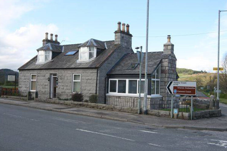 Kerr Cottage - Image 1 - UK Tourism Online