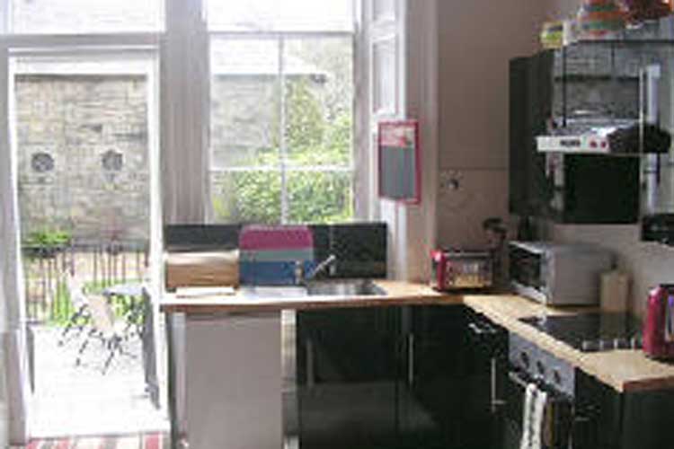West End Apartment with Terrace - Image 3 - UK Tourism Online