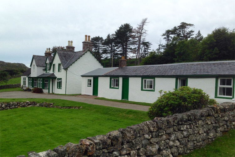 Inverpolly Lodge & Badagyle Cottage - Image 1 - UK Tourism Online