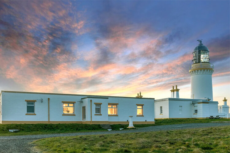The Lighthouse Keepers Cottage - Image 1 - UK Tourism Online