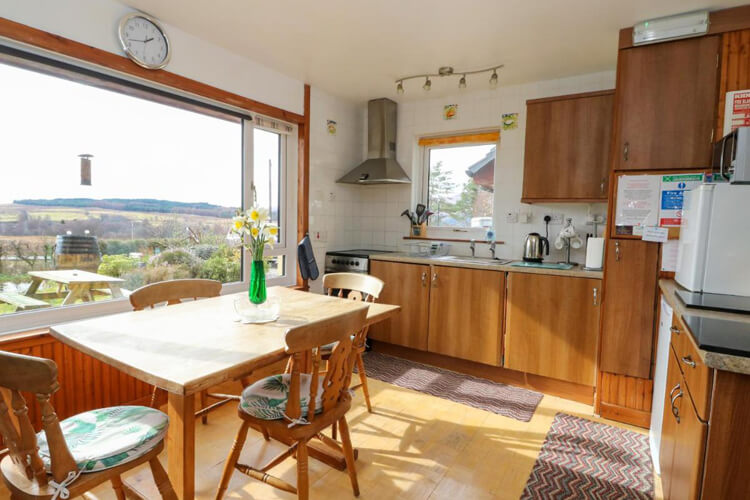 Alba Ben View Holiday Cottage - Image 3 - UK Tourism Online