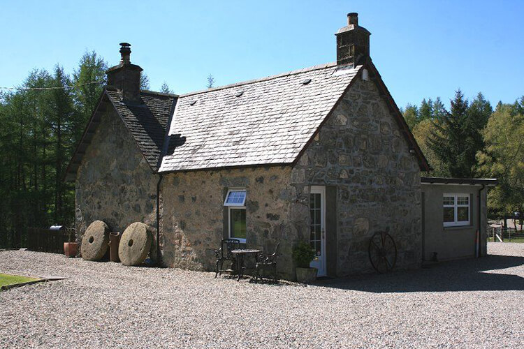 Ardgarry Farm Holiday Accommodation - Image 1 - UK Tourism Online