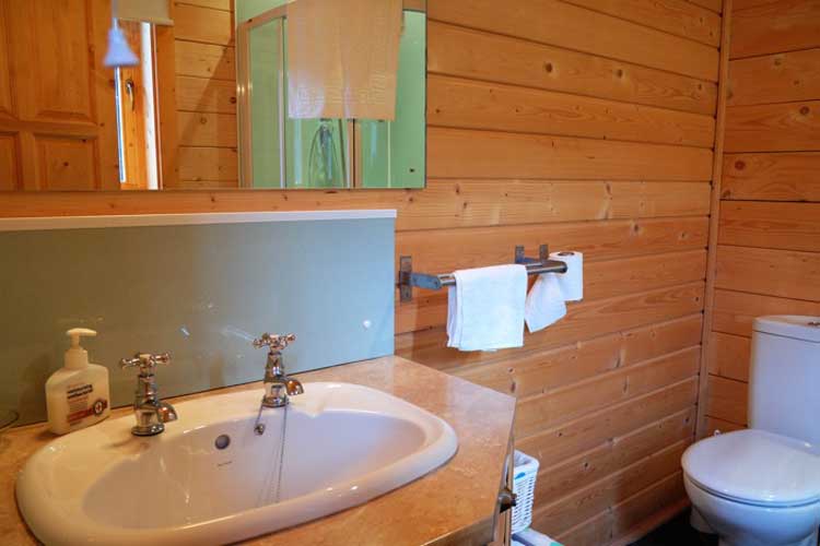 Ben Nevis Log Cabins - Image 5 - UK Tourism Online