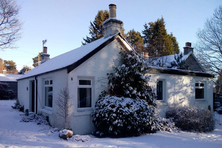 Craigowrie Cottage - Image 1 - UK Tourism Online