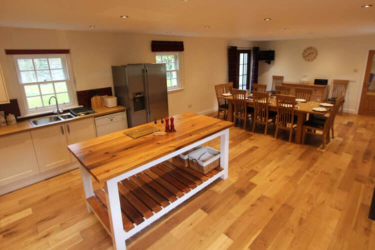 Lochside Holiday House - Image 2 - UK Tourism Online