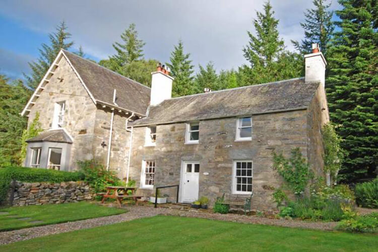 Lassintullich Lodge Holiday Cottages - Image 1 - UK Tourism Online