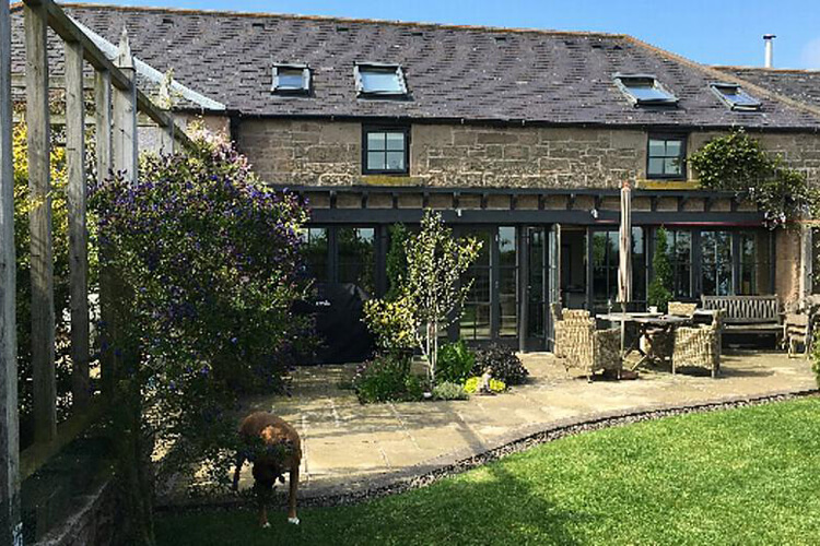 Butterlaw Farm Steading - Image 1 - UK Tourism Online