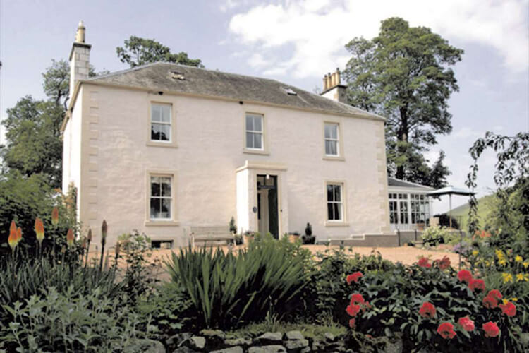 Drochil Castle Farmhouse - Image 1 - UK Tourism Online