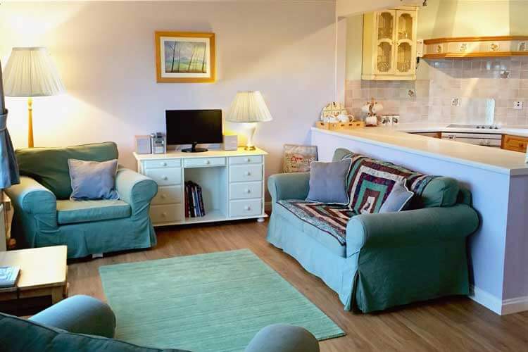Tweed Cottage - Image 1 - UK Tourism Online