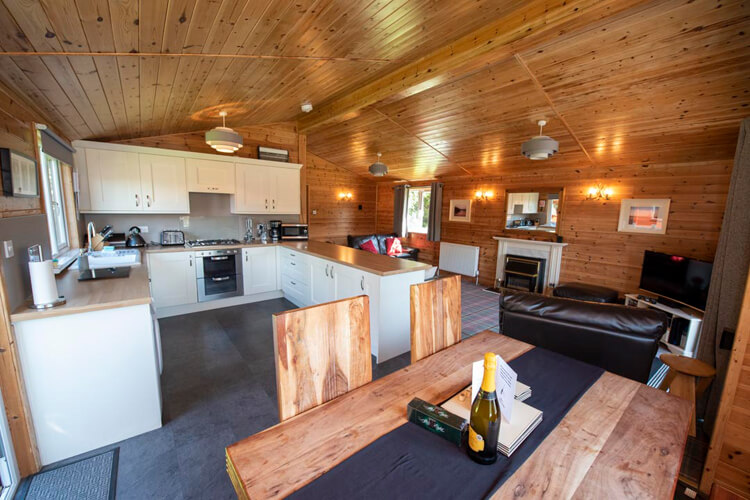 Luxury Log Cabins Loch Lomond  - Image 2 - UK Tourism Online