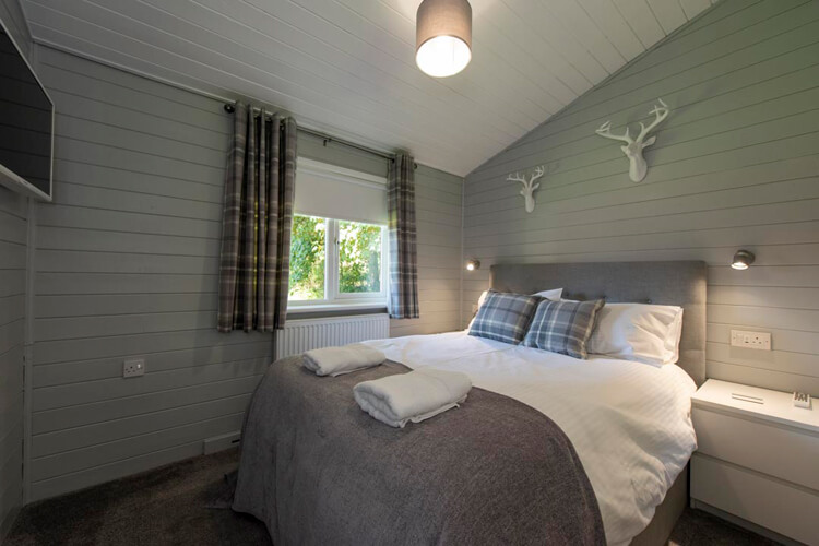 Luxury Log Cabins Loch Lomond  - Image 4 - UK Tourism Online