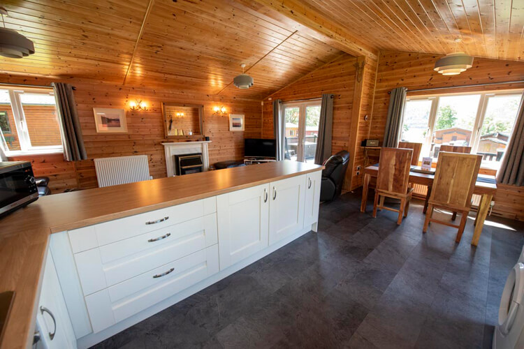 Loch Lomond Chalets - Image 3 - UK Tourism Online