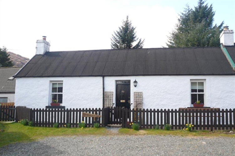 Tyndrum Holiday Cottages - Image 1 - UK Tourism Online