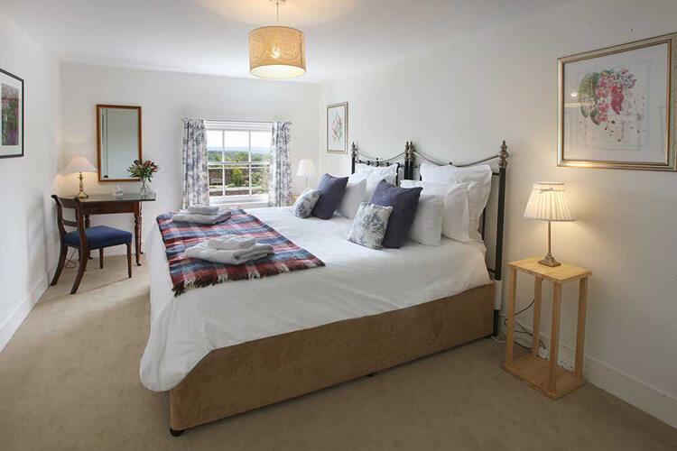 Castle Cottage - Image 1 - UK Tourism Online