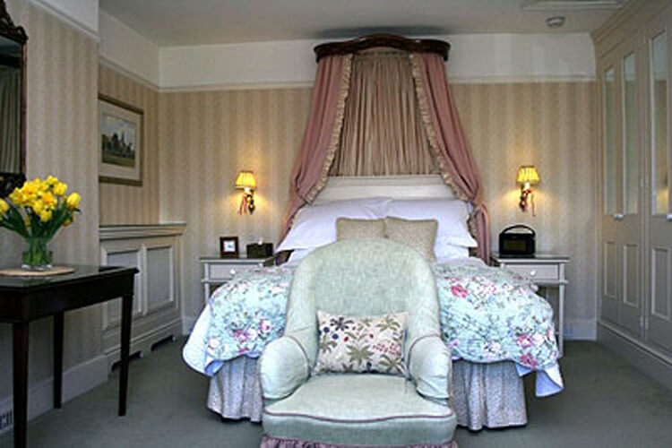 Ocklynge Manor - Image 2 - UK Tourism Online